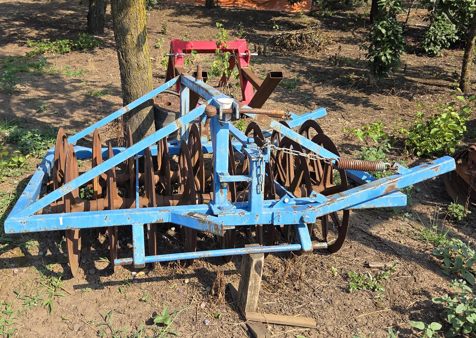 Second packer roller for behind the plough