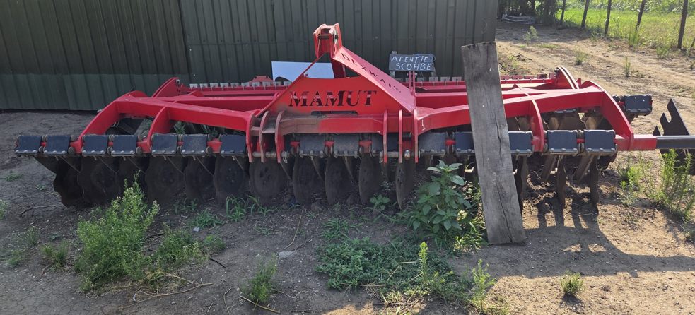 Red Mamut 4 metre disc harrow