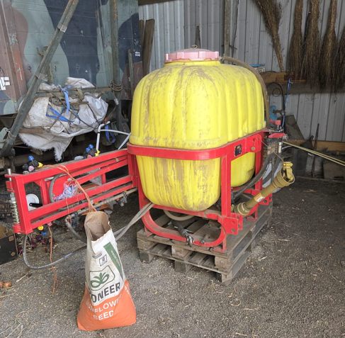 Mounted sprayer 600 litres with 12 metre boom